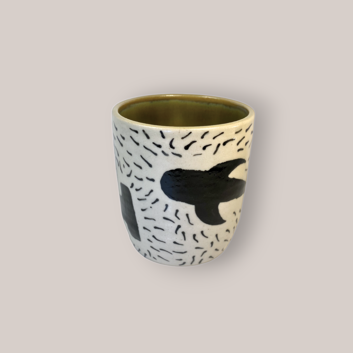 Beker met handgetekende haaien