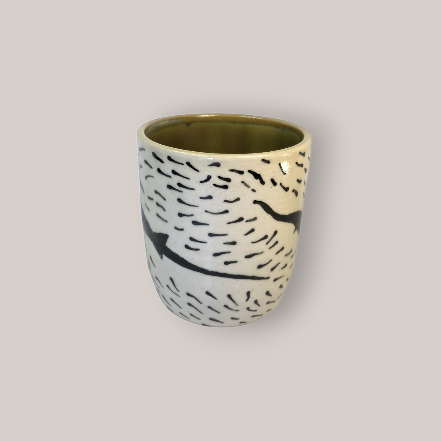 Beker met handgetekende haaien