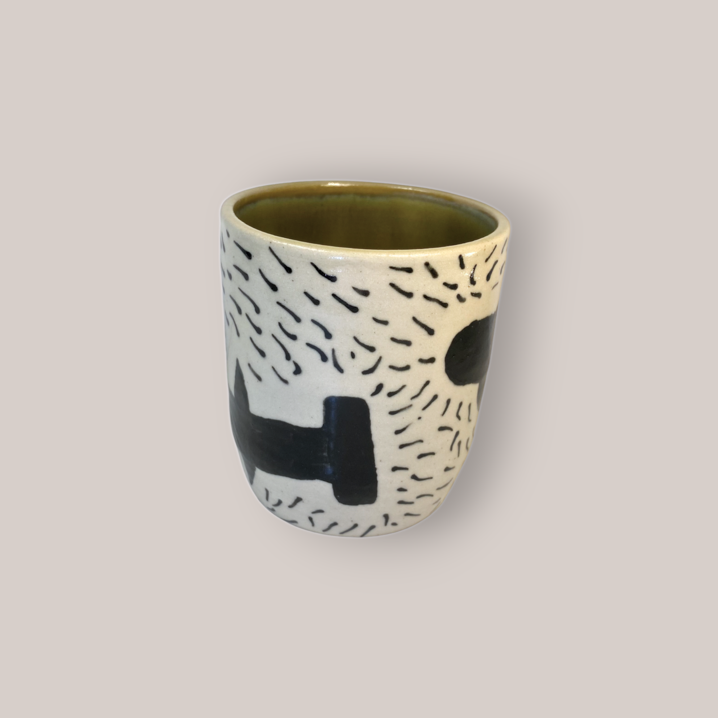 Beker met handgetekende haaien