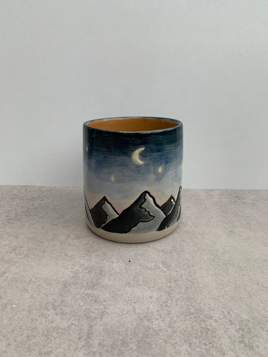 Bergen in de nacht mok
