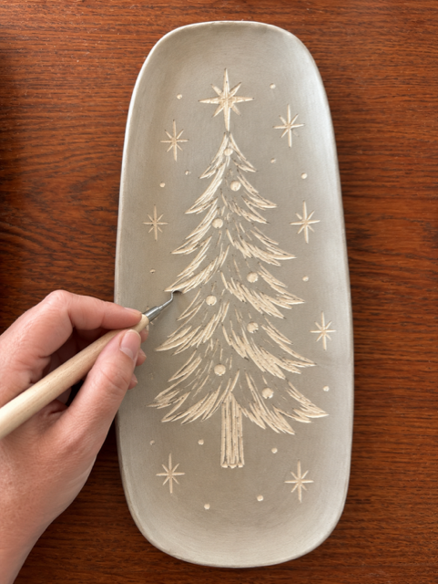 Winter Workshop: Serving platter with sgraffito❄️