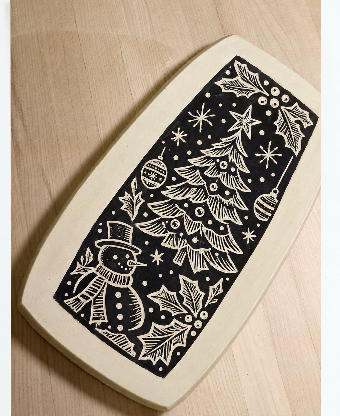 Winter Workshop: Serving platter with sgraffito❄️